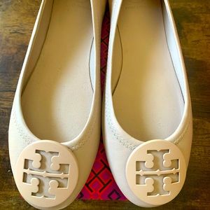 Tory Burch MINNIE TRAVEL BALLET FLAT LEATHER Beige